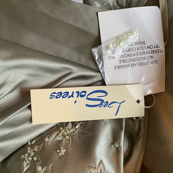 Gorgeous Sage green gown NWT - Picture 2 of 10